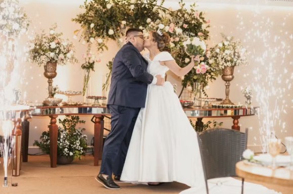 Casal de Maringá descobre na noite anterior que empresa contratada para casamento não entregaria festa