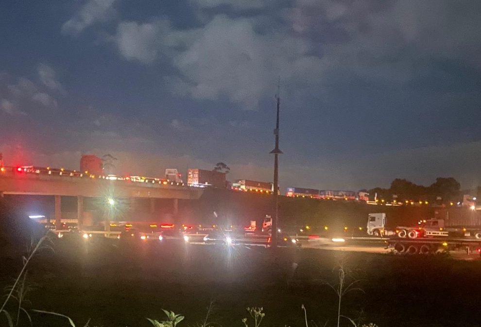 No km 672 houve um incendio de um caminhão sem , vitimas